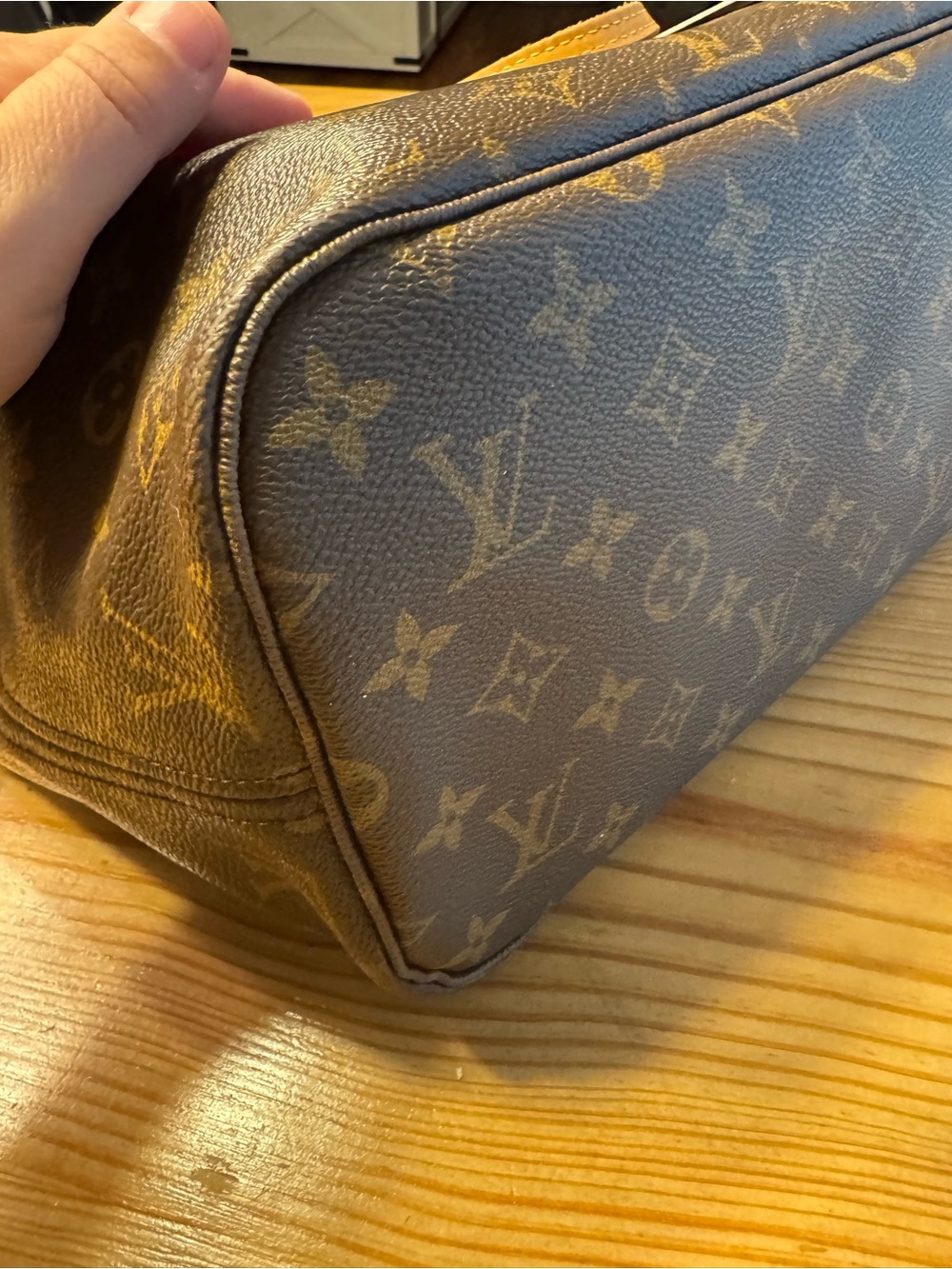 Louis Vuitton Monogram Neverfull MM - Picture 10 of 16